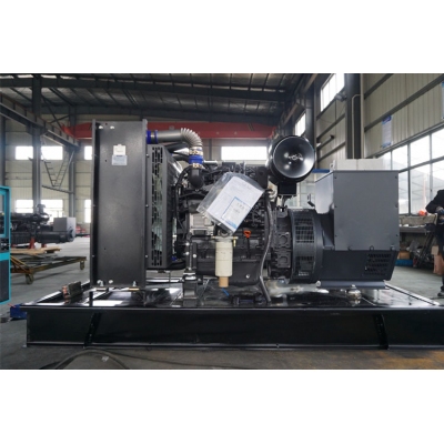 100kw上柴動力柴油發電機組-上柴股份4缸柴油機4HTAA4.3-G35柴油發電機組,缸徑/行程：105/124mm,柴油發電機組水冷發動機功率117KW,柴油發電機組配套馬拉松斯坦福發電機。廠價直銷歡迎選購：13773399855。